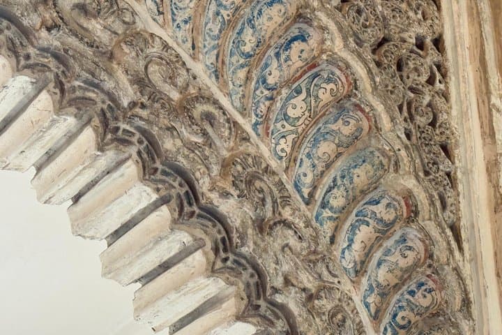 Alhambra Surroundings Tour and Nasrid Palace in Granada