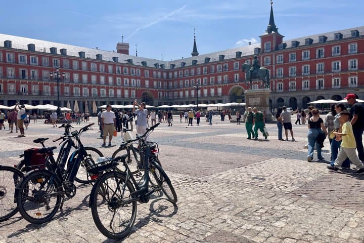 Nobles Illusions Harsh Truths in Madrid Outdoor Escape Room Game