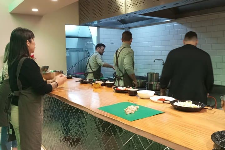 Paella workshop with market visit and oil tasting