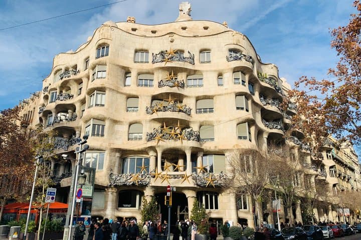 Barcelona Bike Tour: All the Highlights, Zero Stress