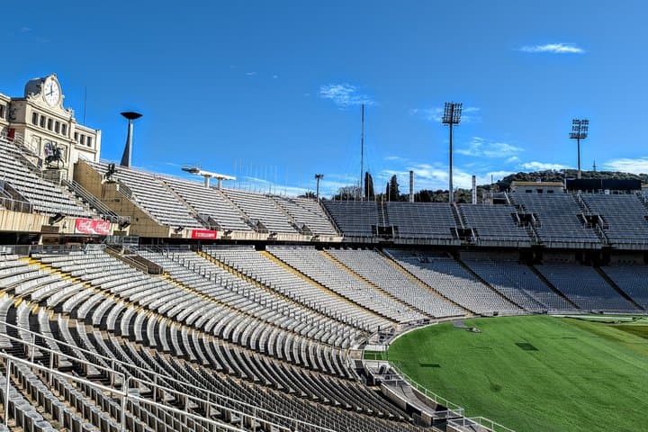 Barcelona Olympic Tour with Teleférico Port Cable Car and Tapas