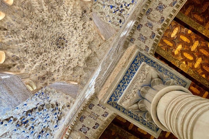 Officially Guided Private Alhambra Tour (with entrance fee)