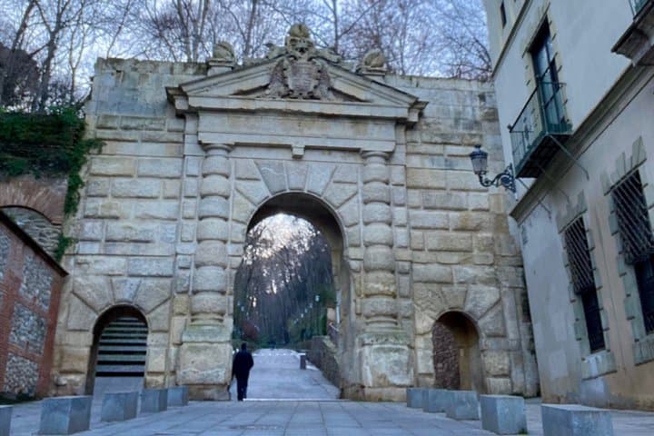 Puerta de las Granadas