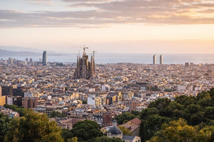 Barcelona Private transfer from Airport to Hotel / Cruise