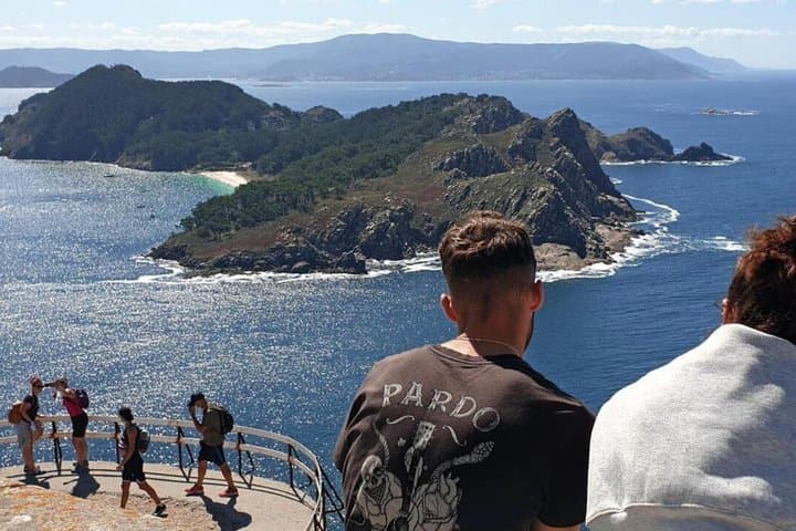 Cíes Islands Day Trip from Santiago with Ferry and Transport