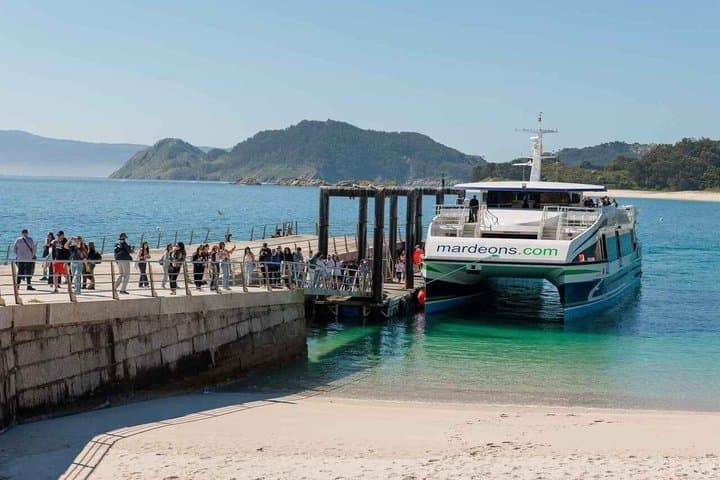 Cíes Islands Day Trip from Santiago with Ferry and Transport