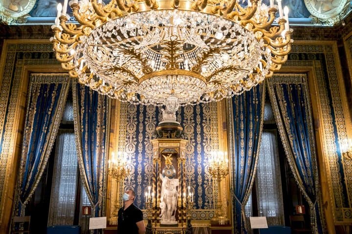 Madrid: Guided Tour of the Royal Palace of Madrid with Ticket