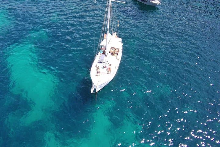 Ibiza: Private Sailboat with Tapas, Open Bar & Music