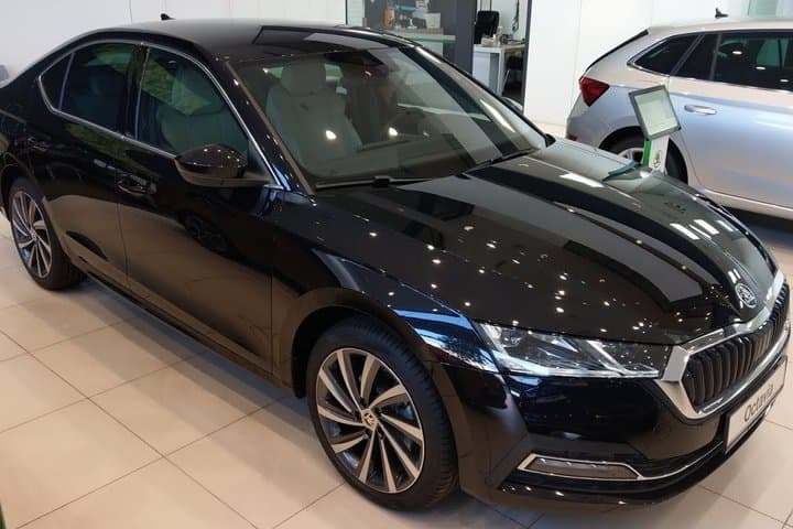 Round Trip Transfer from Madrid Airport MAD to Madrid by Sedan