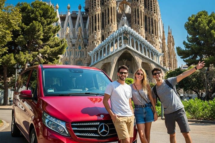 Barcelona Highlights: Private Guided Tour with Hotel/Port Pick-up
