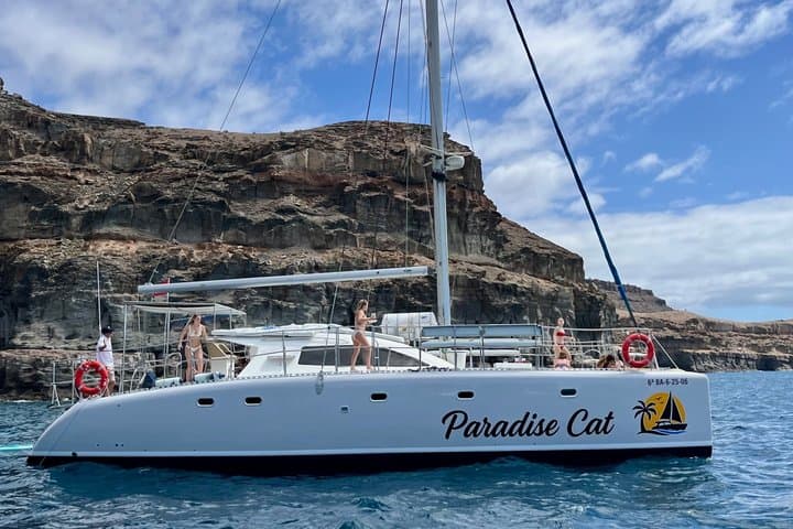 Private catamaran tour with drinks and lunch and snorkeling