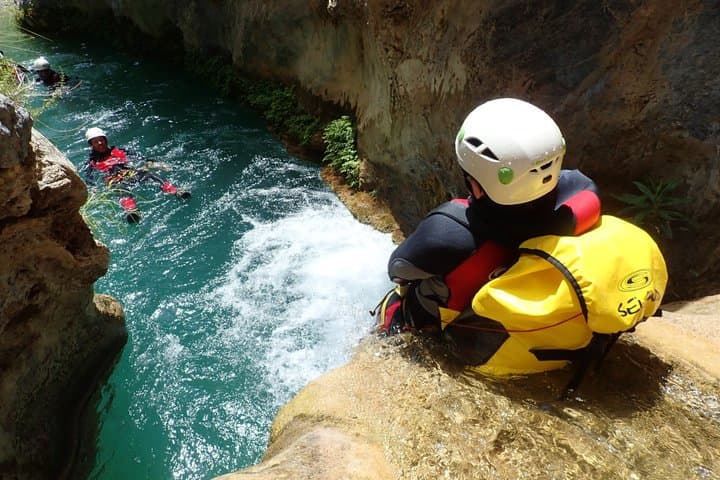 Río Verde Canyoning: Turquoise Water Jumps Near Granada & Málaga