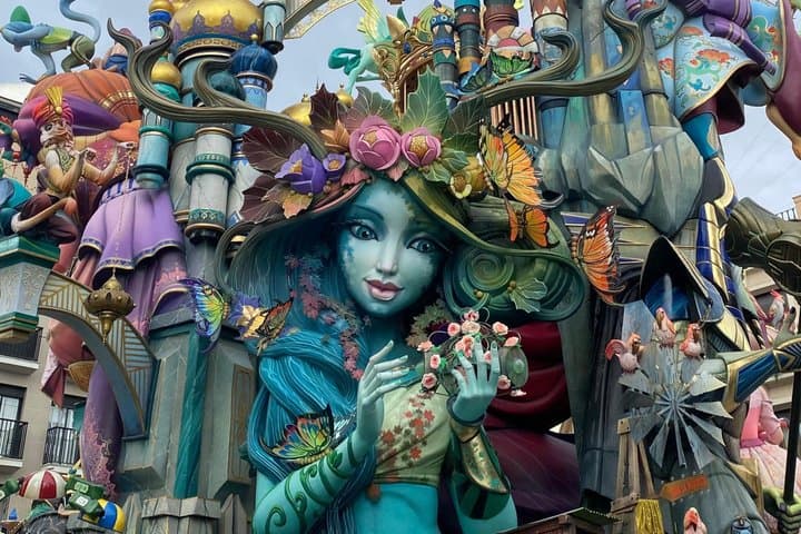 Fallas Tour Discover the light and soul of Las Fallas with us