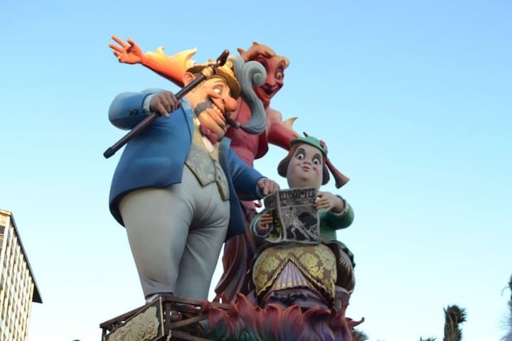 Fallas Tour Discover the light and soul of Las Fallas with us