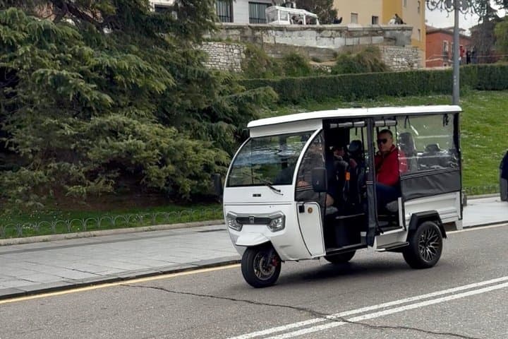 Madrid Electric Tuk Tour with View