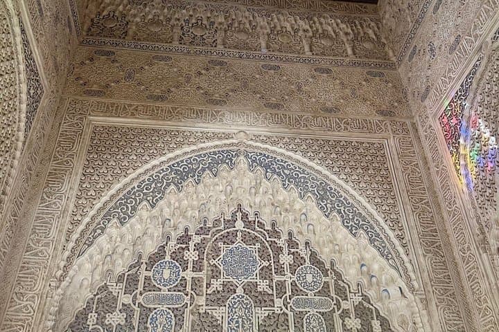Small group guided tour of the Alhambra max 10 people