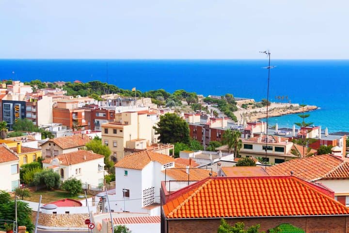 Hello Tarragona: Private 2-Hour Intro City Walk with Local Guide