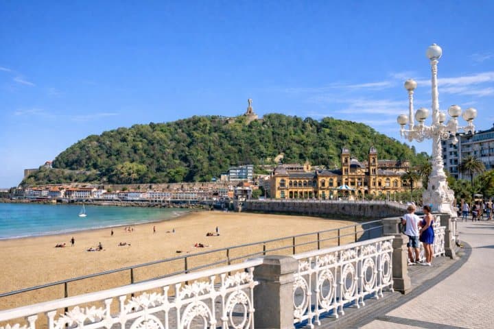 Private Custom Walking Tour in San Sebastian