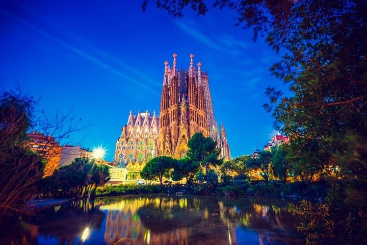 Barcelona Sagrada Familia Premium Group Visit
