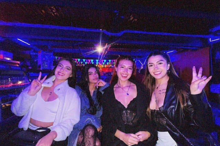 Barcelona: Pubcrawl with VIP entry to Rooftop and Nightclubs
