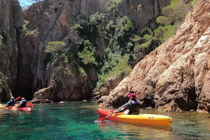 Guided Kayak & Snorkel tour to Costa Brava: Small Group and Lunch