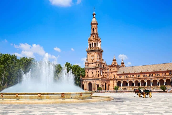 Hello Sevilla: Private 2-Hour Intro City Walk with Local Guide