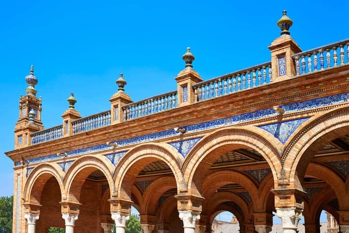Hello Sevilla: Private 2-Hour Intro City Walk with Local Guide