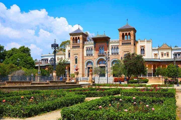 Hello Sevilla: Private 2-Hour Intro City Walk with Local Guide