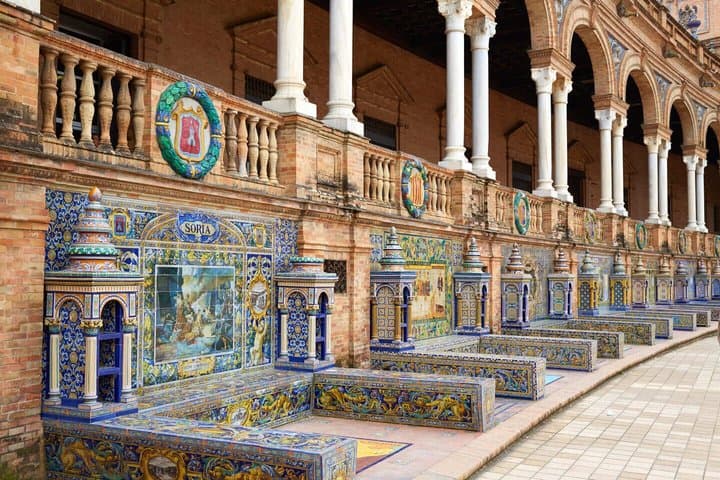 Hello Sevilla: Private 2-Hour Intro City Walk with Local Guide