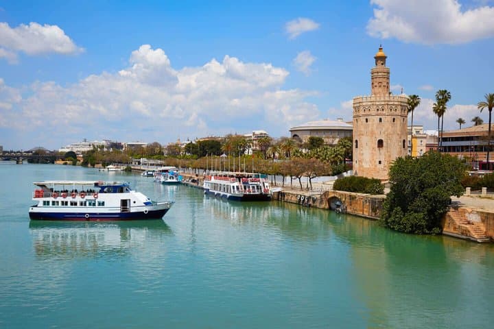 Hello Sevilla: Private 2-Hour Intro City Walk with Local Guide