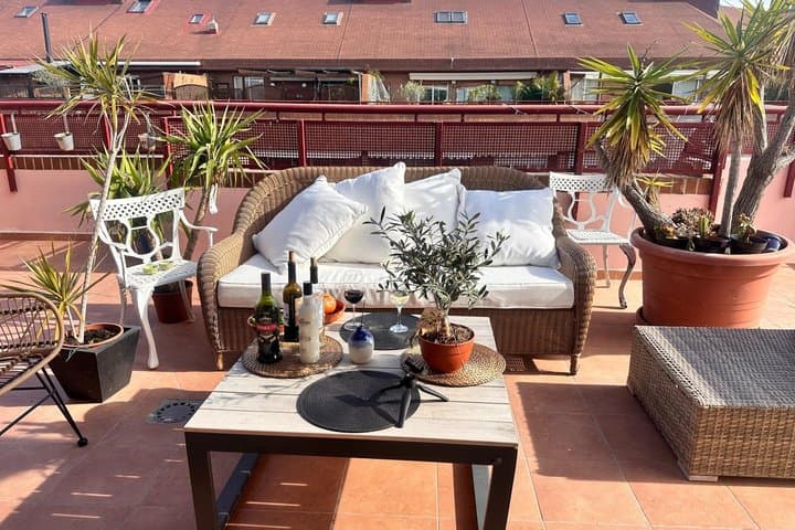 Private Valencia Market Tour & Home Dining with Local Wine