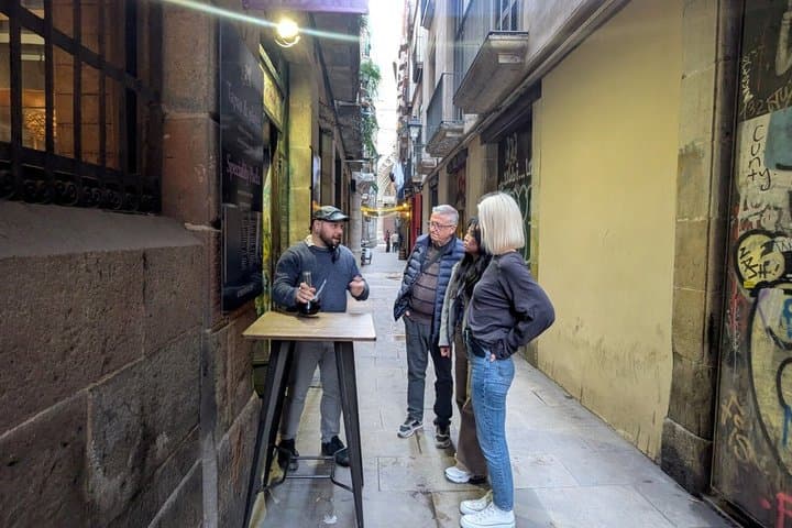 Barcelona Gothic Quarter Tapas and Taverns Food and Wine Tour