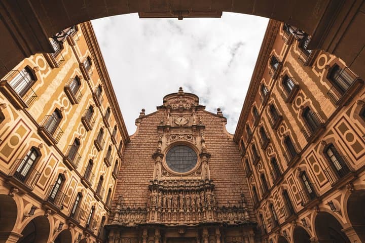 Barcelona Montserrat Guided Tour with Museum Entry