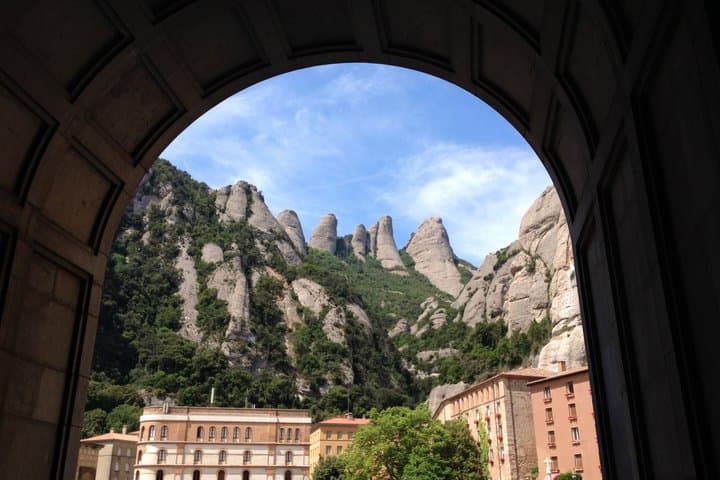 Barcelona Montserrat Guided Tour with Museum Entry