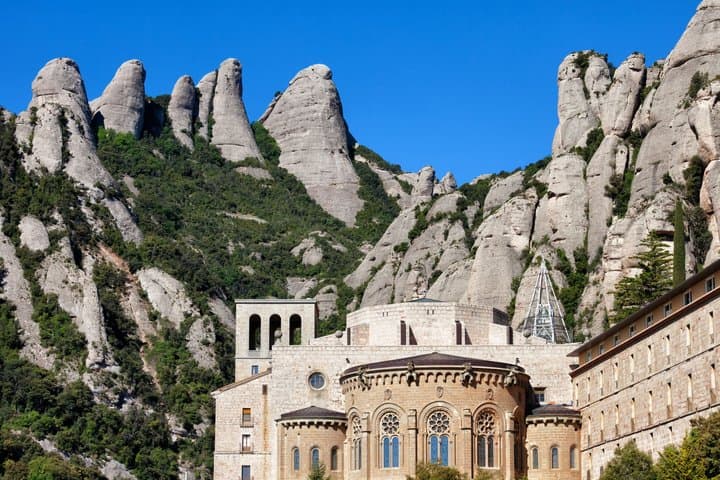 Barcelona Montserrat Guided Tour with Museum Entry