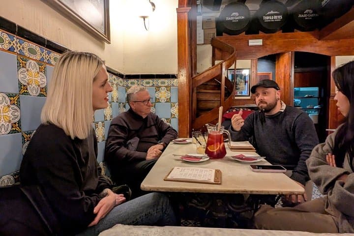 Barcelona Gothic Quarter Tapas and Taverns Food and Wine Tour
