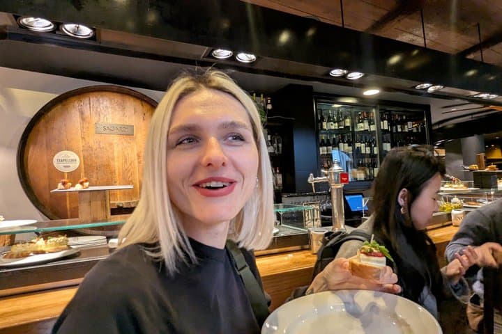Barcelona Gothic Quarter Tapas and Taverns Food and Wine Tour