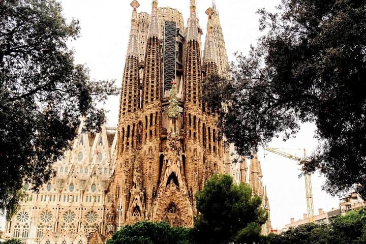 Private Tour in Barcelona Sagrada Familia with Tickets