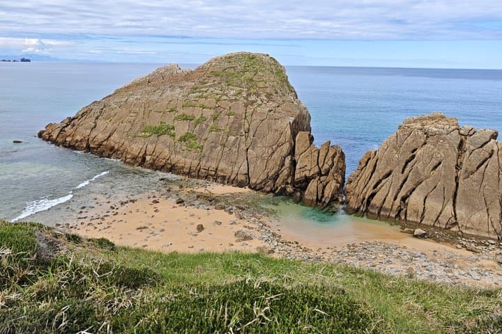 Scenic Hikes along Costa Quebrada