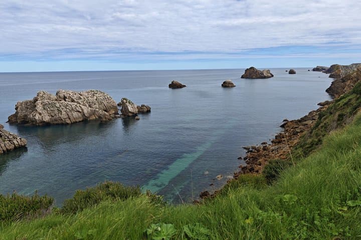 Scenic Hikes along Costa Quebrada