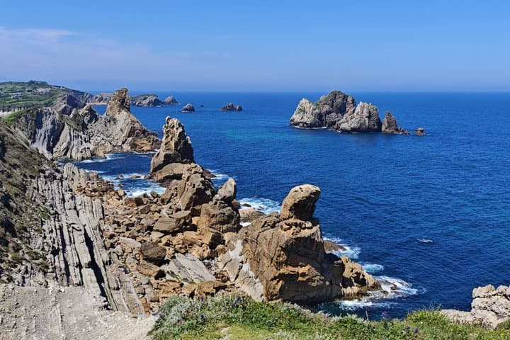 Scenic Hikes along Costa Quebrada