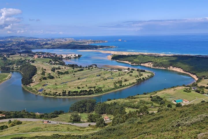 Scenic Hikes along Costa Quebrada