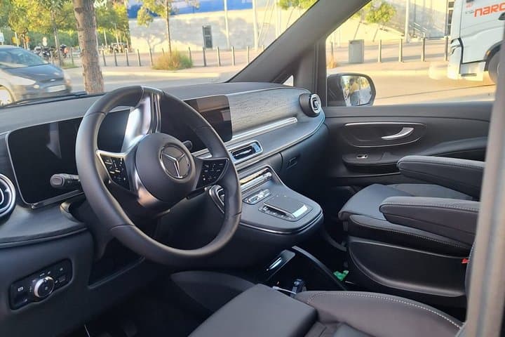 Transfer Barcelona to Port Airport and hotels