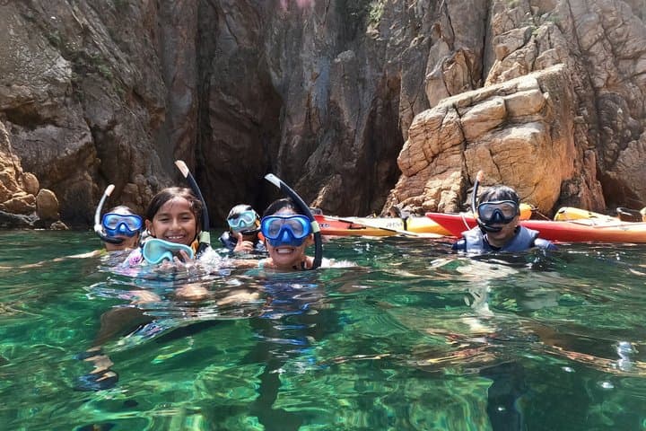 Guided Kayak & Snorkel tour to Costa Brava: Small Group and Lunch