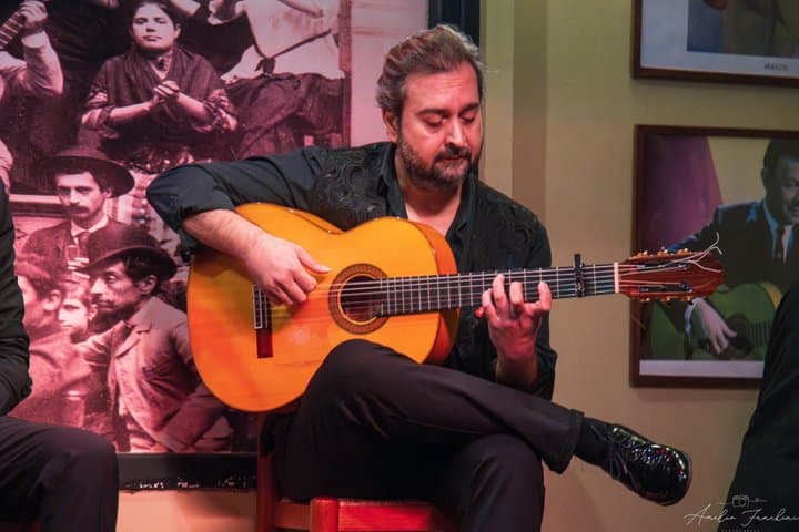 Authentic Flamenco Night in Seville - Dinner & Drinks