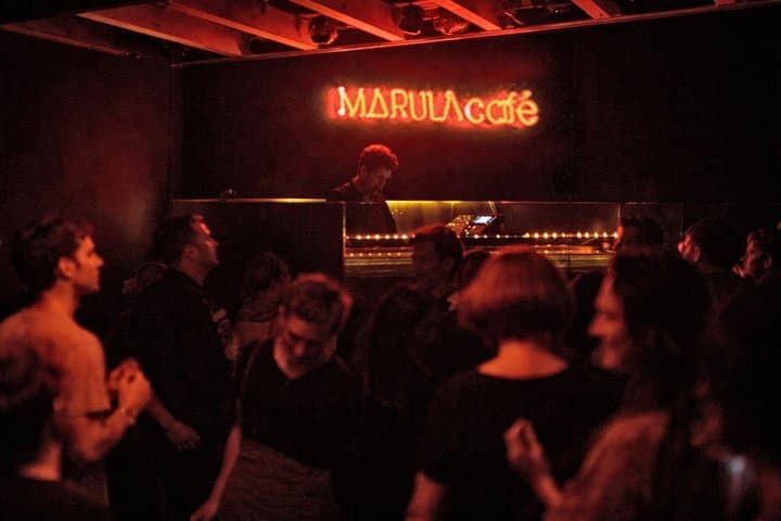 Barcelona: Nightlife Tour with Local DJ & Dance Floor