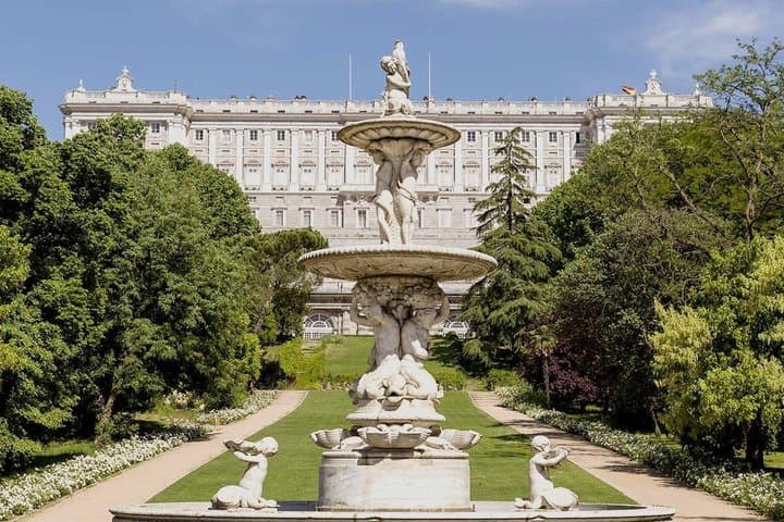 Madrid Half-Day Small Group Tour with Royal Palace & Hotel Pickup