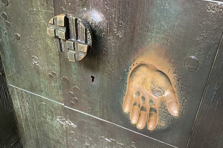 Wings of Intrigue Barcelona Outdoor Escape Room Game