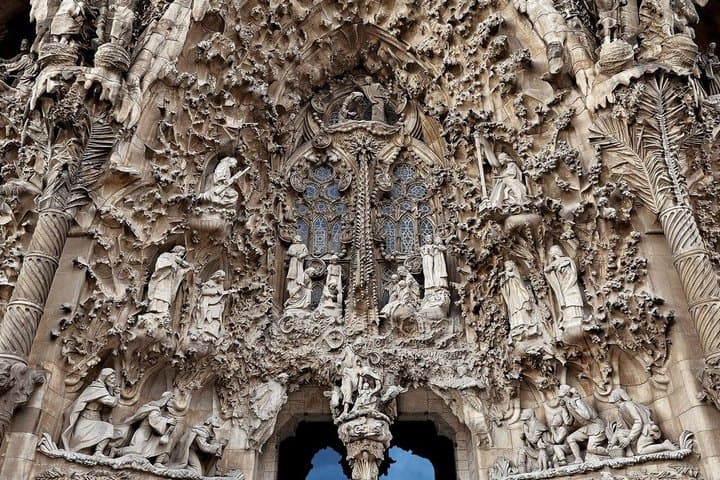 Barcelona: Sagrada Familia Skip-the-Line Private Family Tour