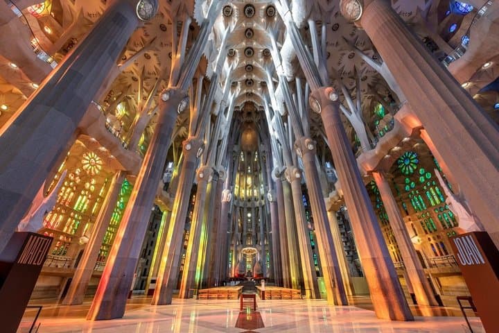 Barcelona: Sagrada Familia Skip-the-Line Private Family Tour